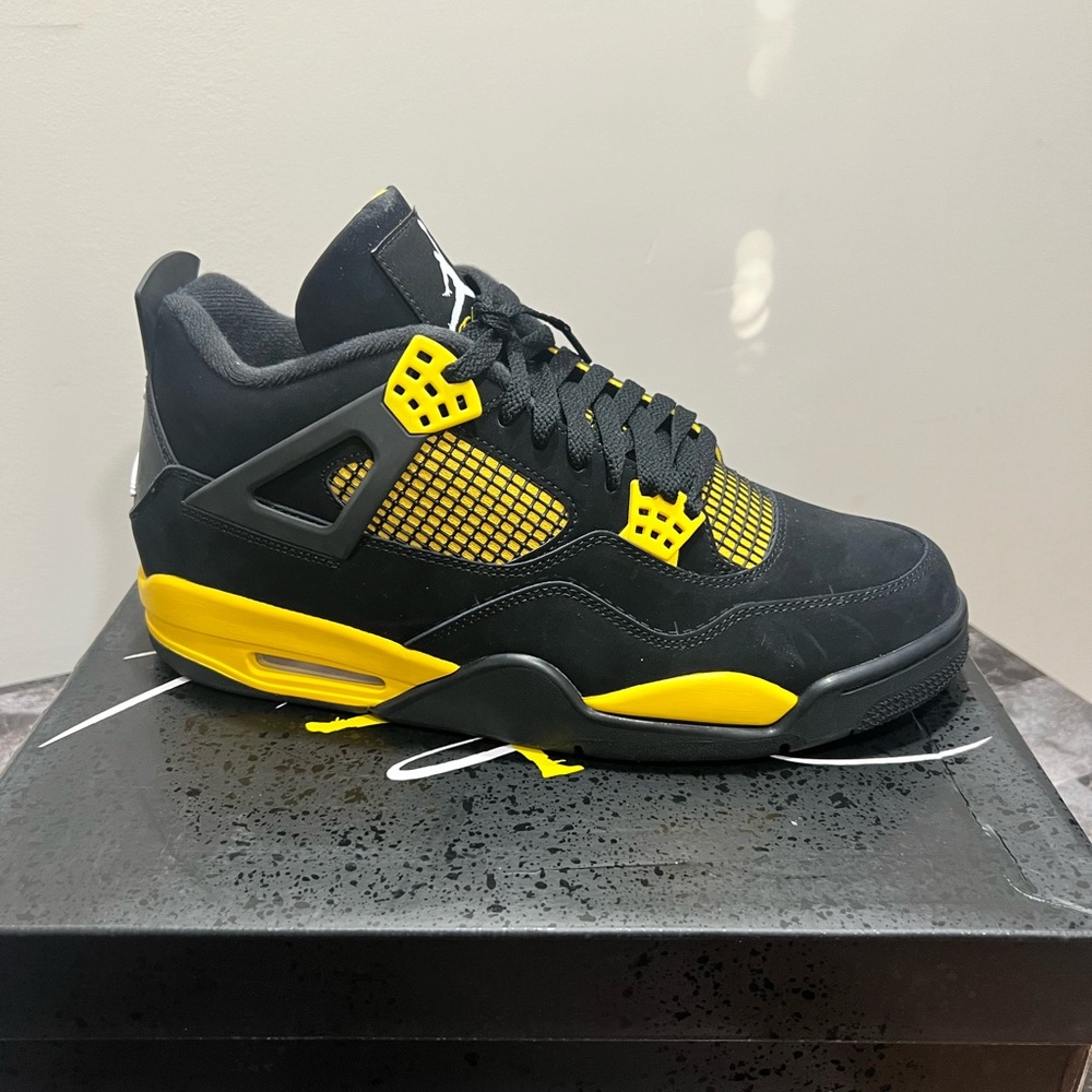 Jordan 4 Thunder